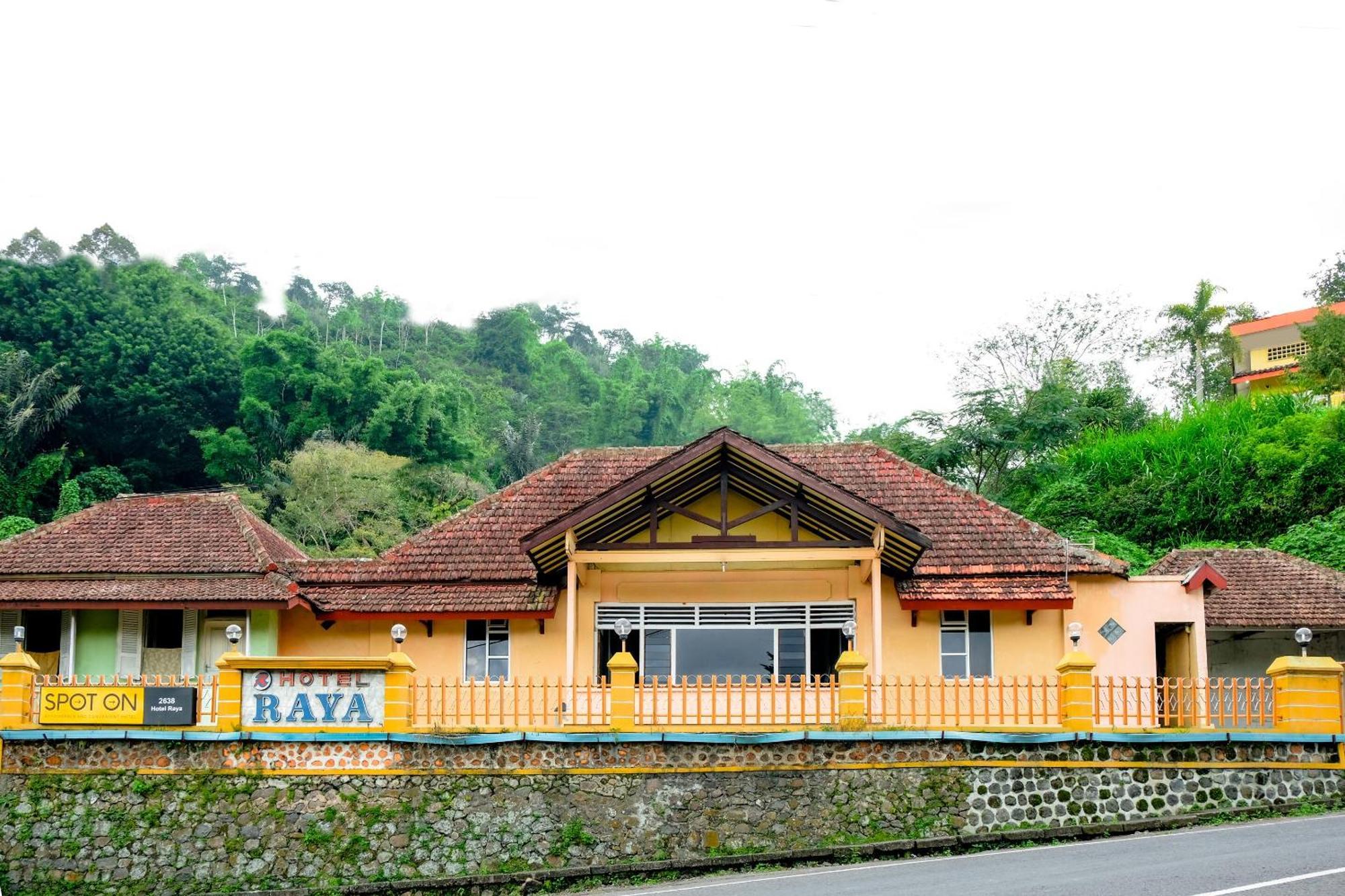 Oyo Life 2638 Hotel Raya Саранган Экстерьер фото